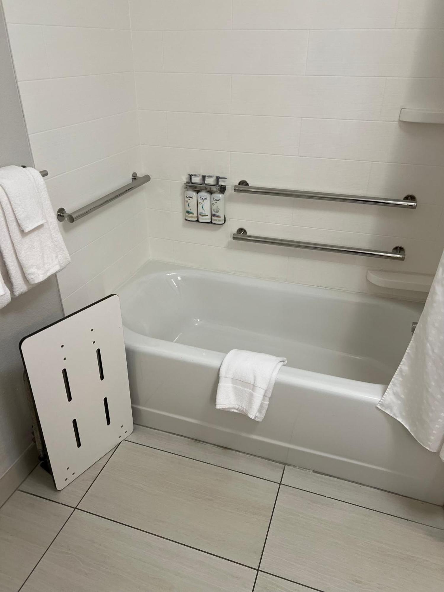 Holiday Inn Express & Suites Mobile - University Area By Ihg Extérieur photo
