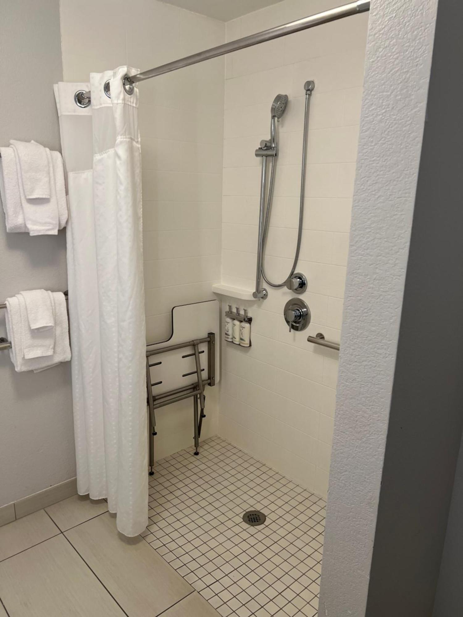 Holiday Inn Express & Suites Mobile - University Area By Ihg Extérieur photo
