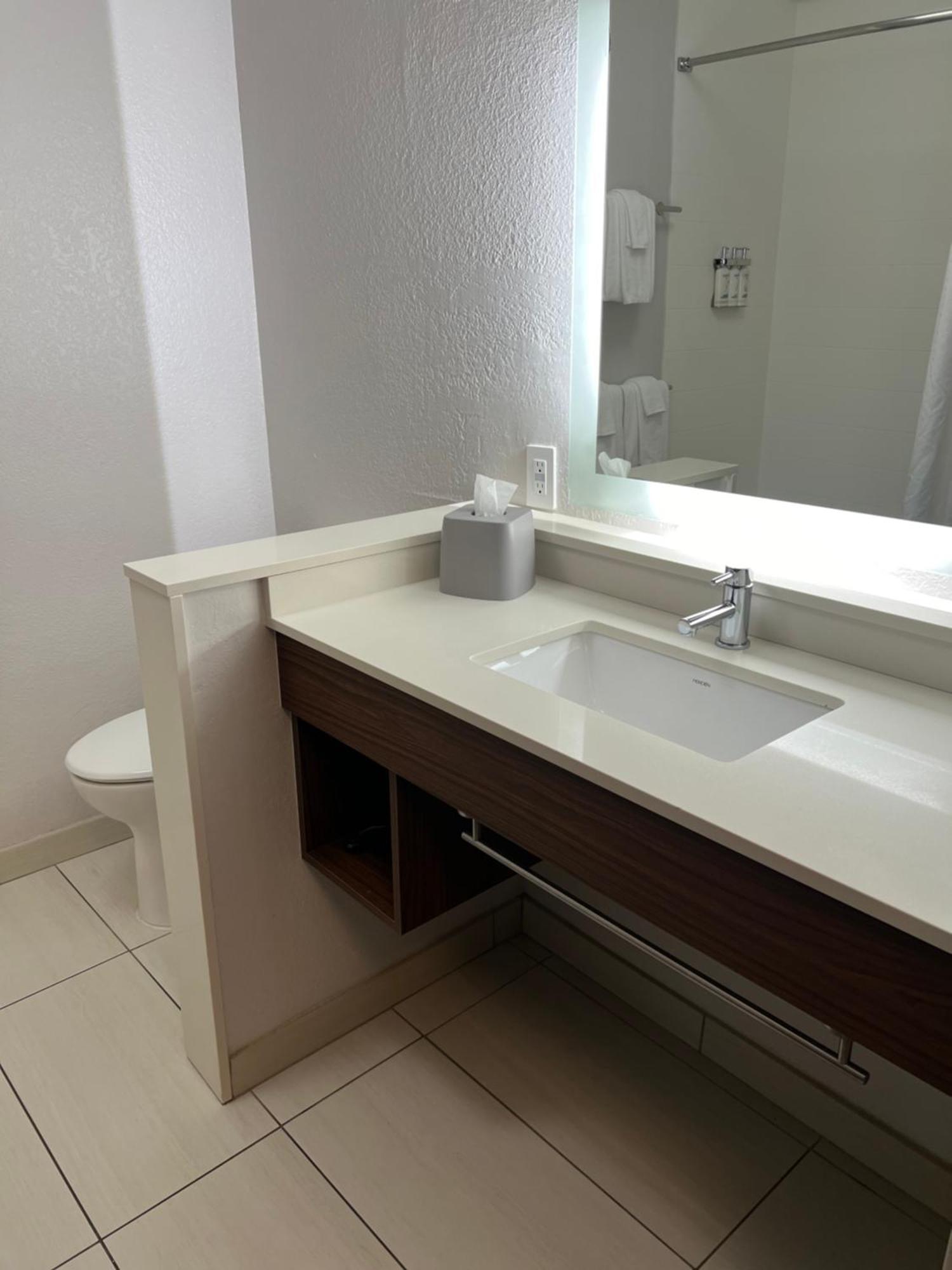 Holiday Inn Express & Suites Mobile - University Area By Ihg Extérieur photo