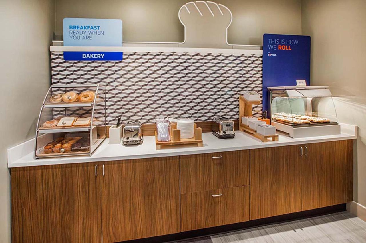 Holiday Inn Express & Suites Mobile - University Area By Ihg Extérieur photo